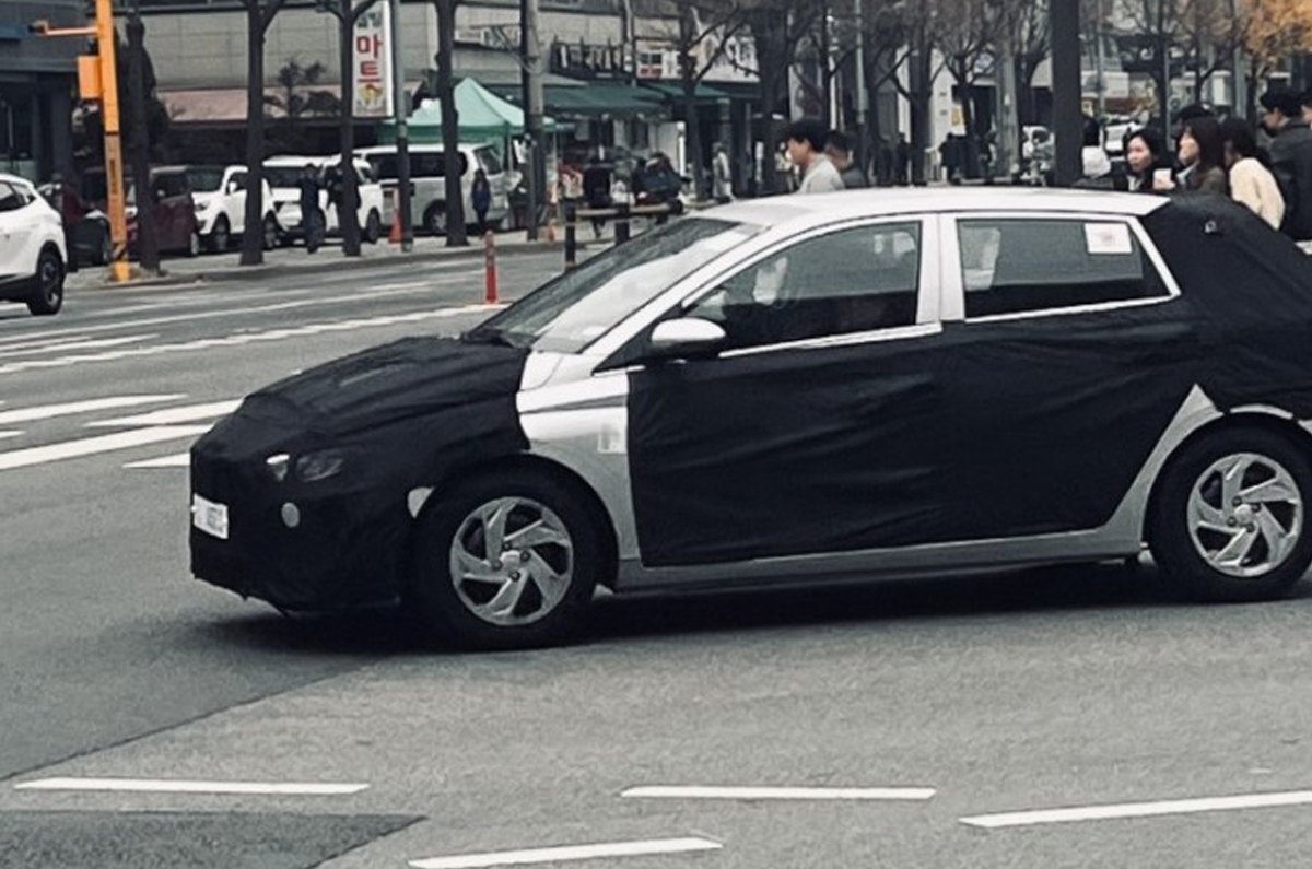 Hyundai i20 facelift side profile spied